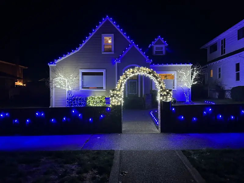 An entryway arch lit for the holidays